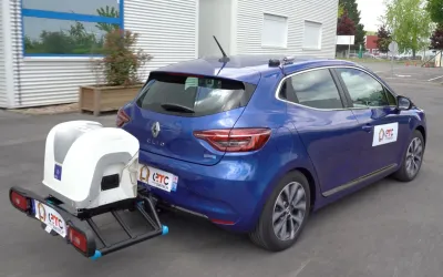 Véhicule gagnant la route pour un essais RDE avec PEMS