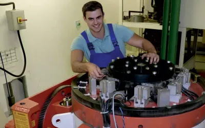 Technicien de maintenance en excitateurs électrodynamiques