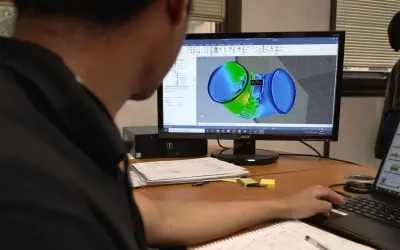 Ingénieur réalisant un calcul de fatigue mécanique