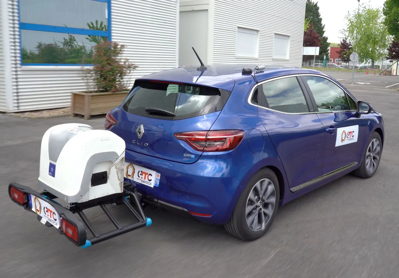 Essais RDE avec PEMS Véhicule gagnant la route pour un essais RDE avec PEMS